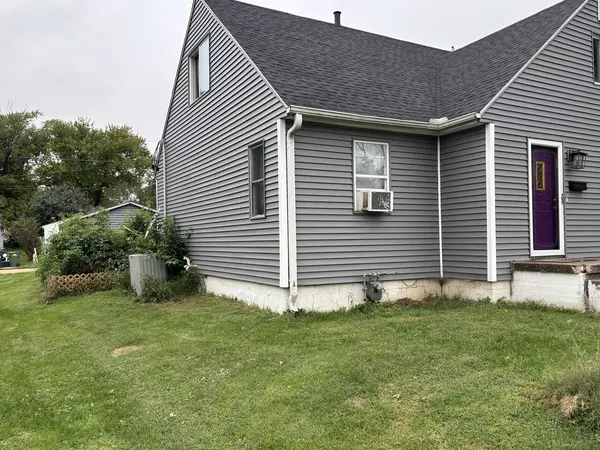 2440 Dunham ST, Clinton, IA 52732
