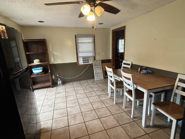 2440 Dunham ST, Clinton, IA 52732