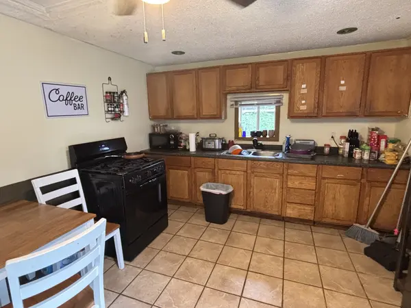 2440 Dunham ST, Clinton, IA 52732