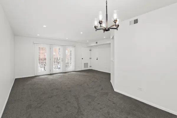 4252 Central RD #102, Glenview, IL 60025