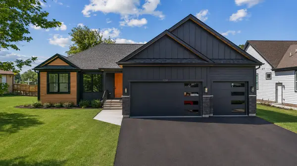 1211 Noble DR, Port Barrington, IL 60010