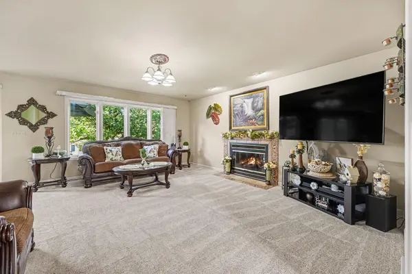 2226 Cowan CT, Schererville, IN 46375