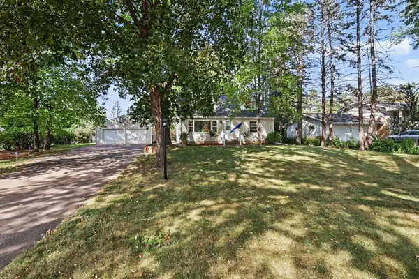 887 Cheri LN, Mendota Heights, MN 55120