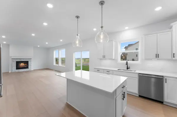 8644 Periwinkle BLVD, Woodbury, MN 55129