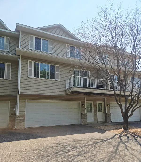 1555 County Road D E #B, Maplewood, MN 55109