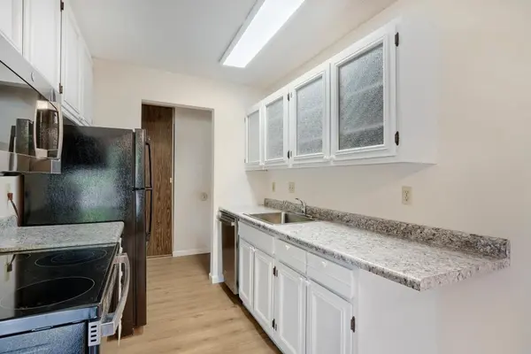 708 Old Settlers TRL #2, Hopkins, MN 55343