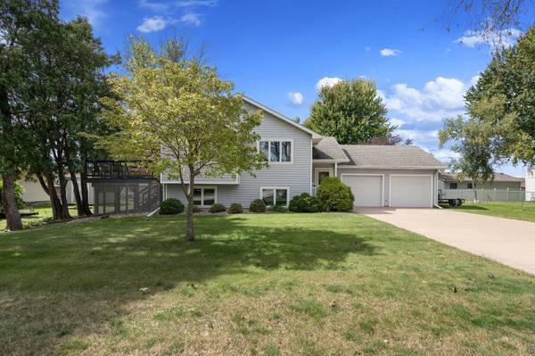 210 Hilltop AVE, Owatonna, MN 55060