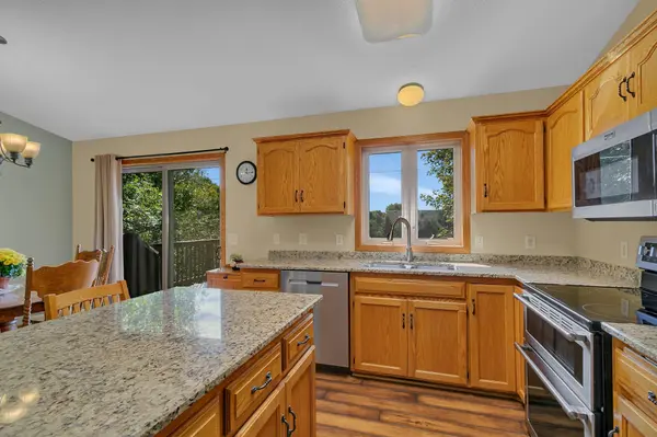 1120 Applewood CT, Waite Park, MN 56387