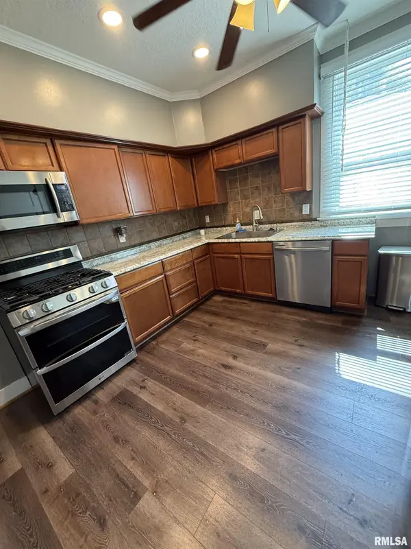 200 S MAIN ST, Winchester, IL 62694
