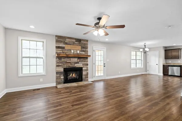 1709 Rains Rd, Clarksville, TN 37042