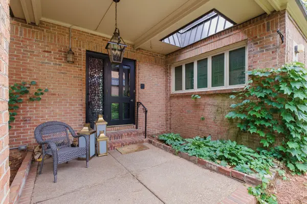 690 Timber Ln, Nashville, TN 37215