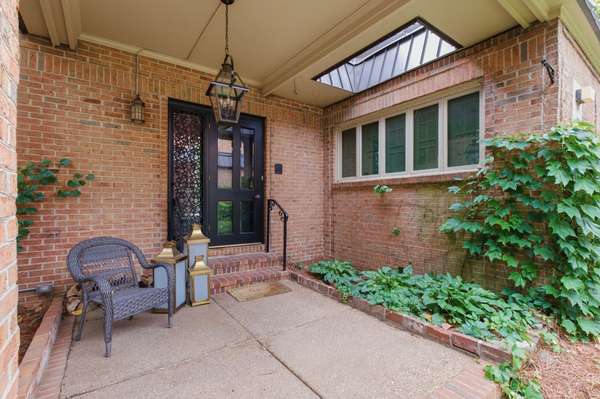 690 Timber Ln, Nashville, TN 37215