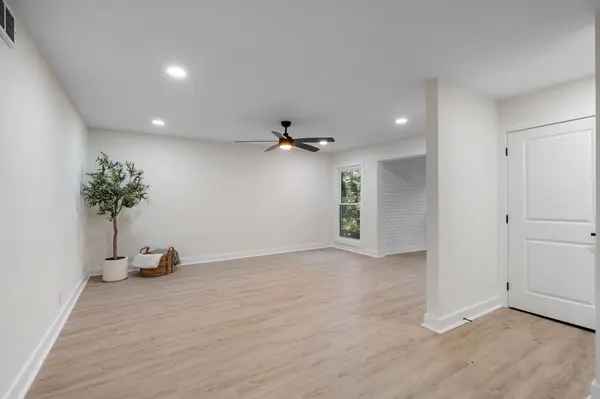 116 Harding Pl #C4, Nashville, TN 37205