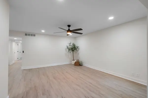 116 Harding Pl #C4, Nashville, TN 37205