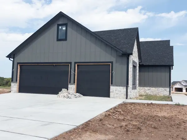 1624 E Diamond Cir, Mulvane, KS 67110
