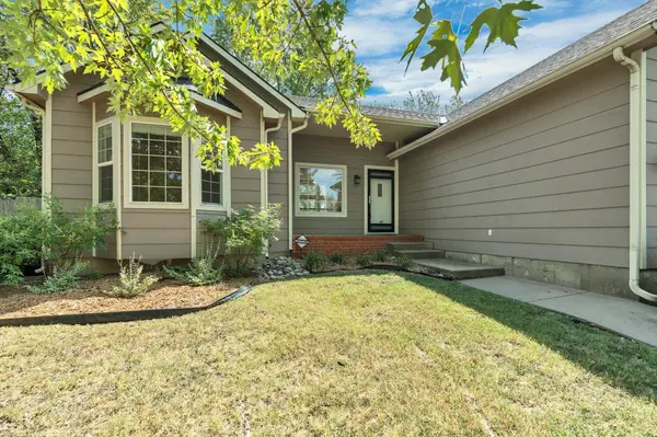 2738 N Beacon Hill Ct, Wichita, KS 67220