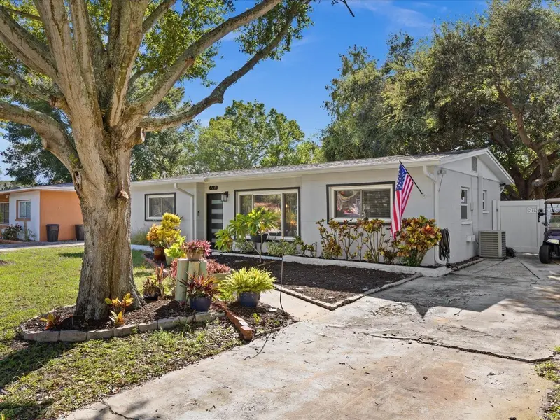 715 W BAYSHORE DR, Tarpon Springs, FL 34689