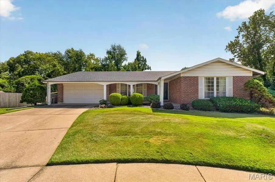 3616 Viembra DR, Florissant, MO 63034