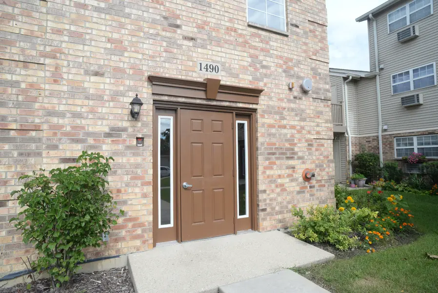 1490 Spring Brook CT #2A, Round Lake Beach, IL 60073
