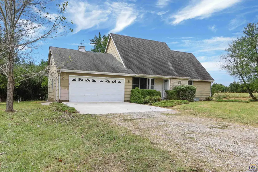 12637 NW 62nd St, Rossville, KS 66533