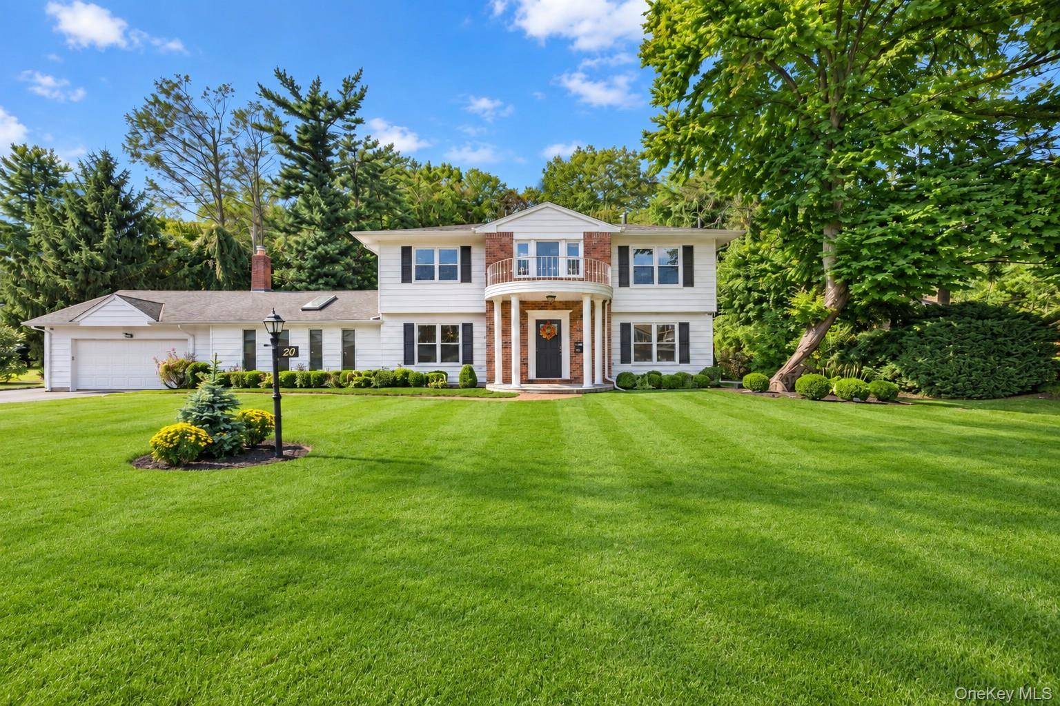 20 Chestnut DR, East Hills, NY 11576