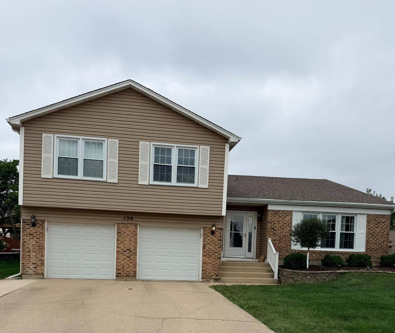 136 Appleby DR, Glendale Heights, IL 60139