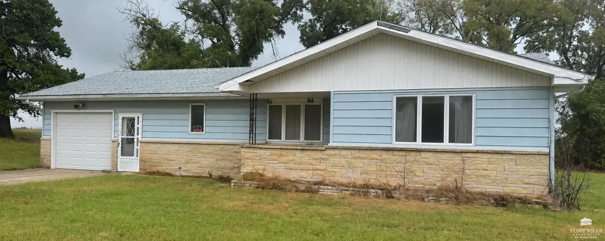 13860 Gillaspie, Wamego, KS 66547
