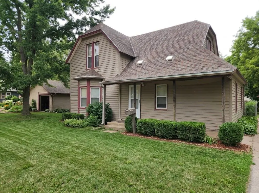 718 W Lyons ST, Mcpherson, KS 67554