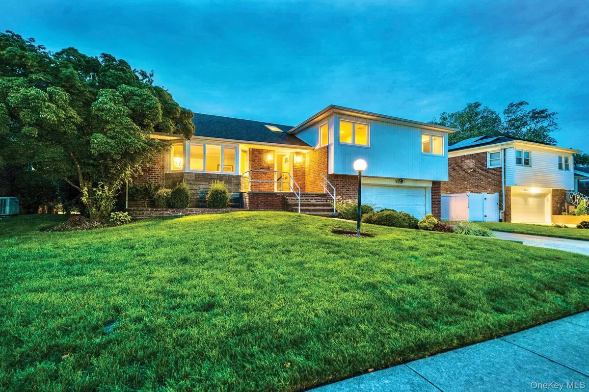 1499 Eric LN, East Meadow, NY 11554