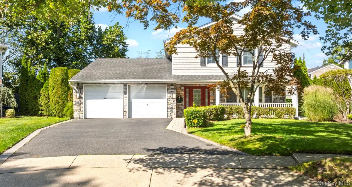89 Brook CT, New Hyde Park, NY 11040