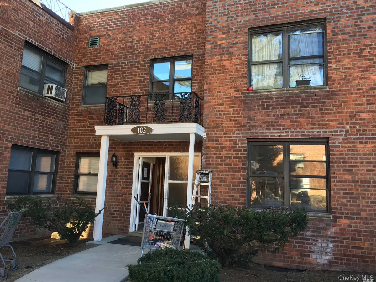 112 Division #112 1 C, Levittown, NY 11756