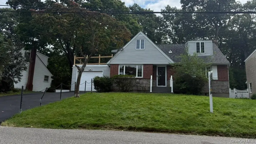26 Shelley PL, Huntington Station, NY 11746