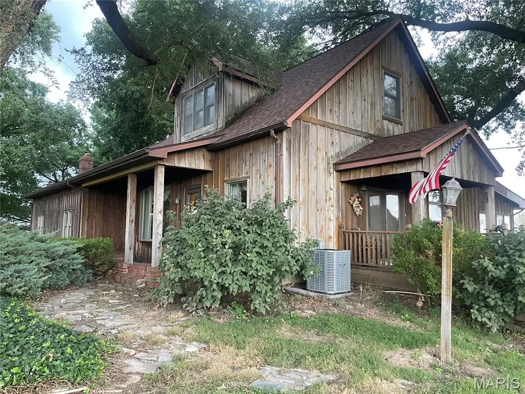 601 Obstweg RD, Belleville, IL 62220