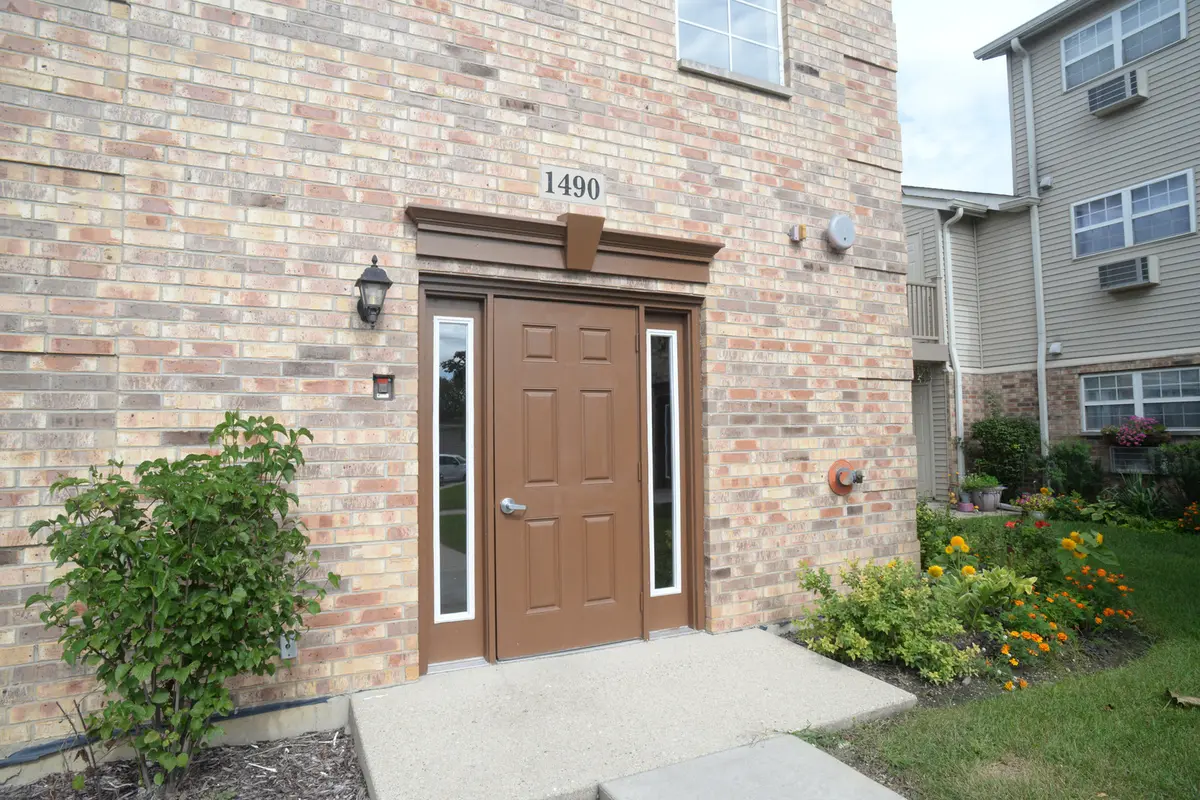 1490 Spring Brook CT #2A, Round Lake Beach, IL 60073