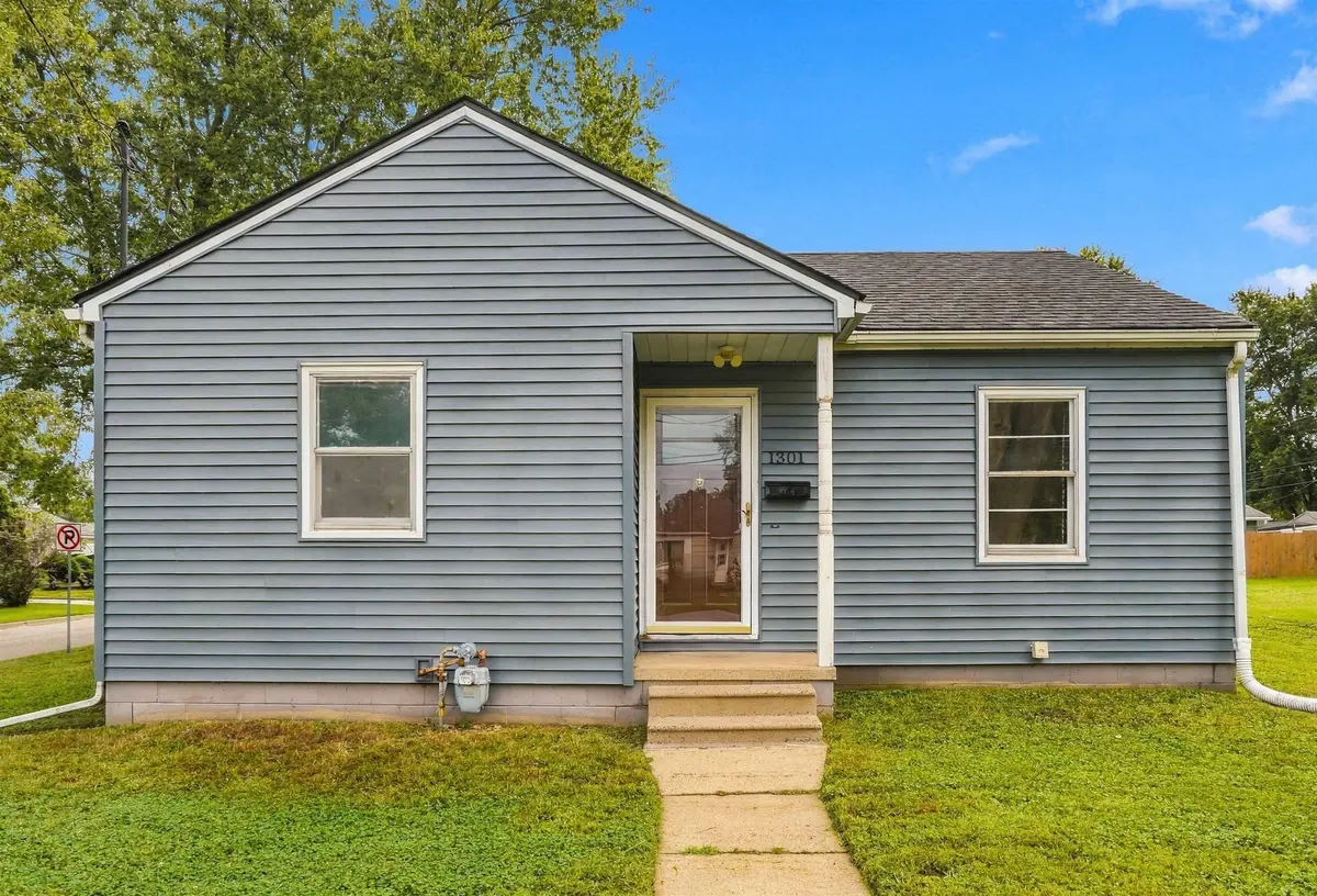 1301 W 11th ST, Waterloo, IA 50702
