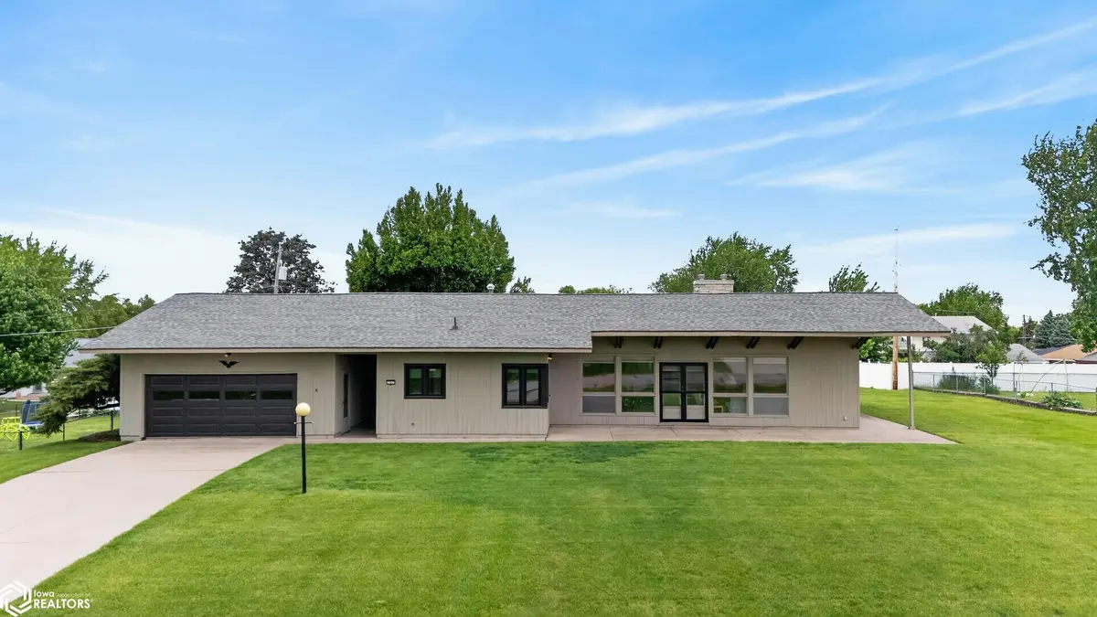103 Crestview DR, Marshalltown, IA 50158
