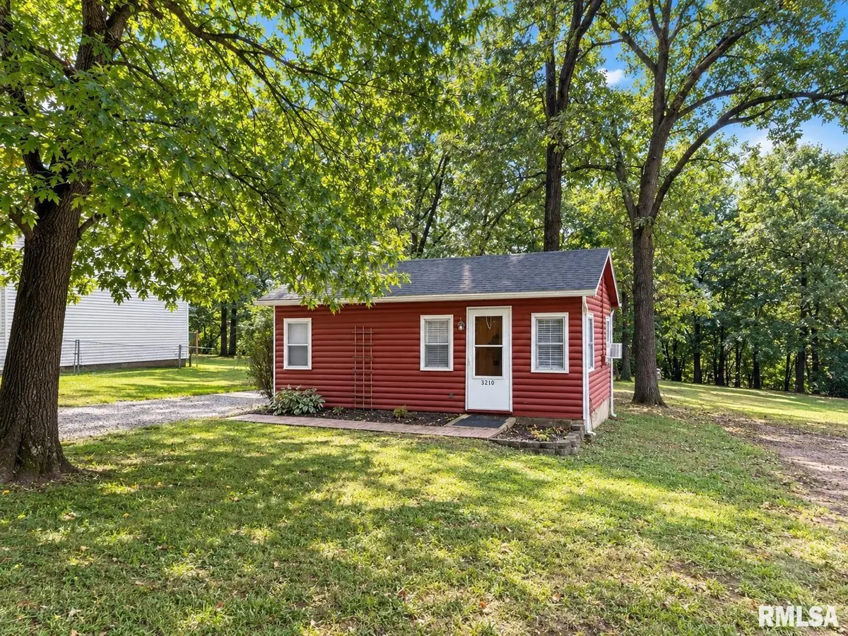 3210 W GLEN AVE, Peoria, IL 61615