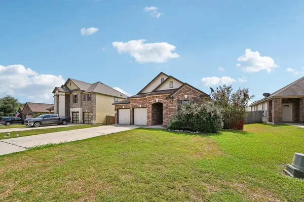 344 Matthews LN, Kyle, TX 78640