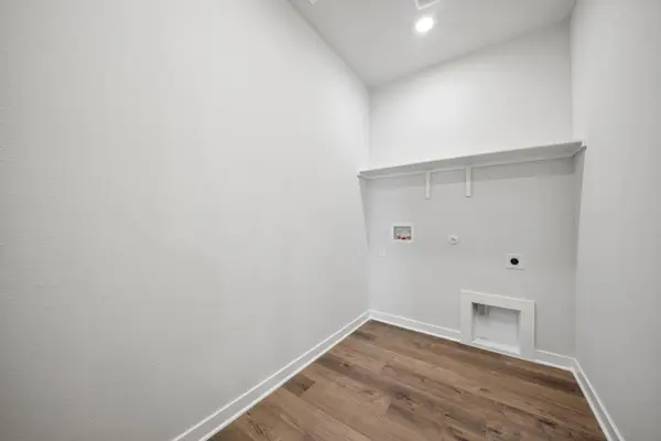 212 Firefox WAY, Jarrell, TX 76537