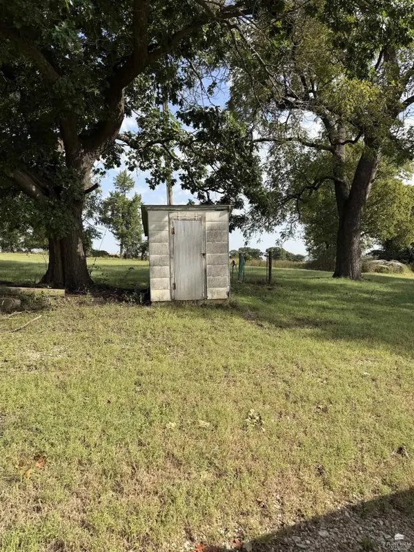 13860 Gillaspie, Wamego, KS 66547