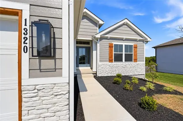 1320 NE 122nd ST, Kansas City, MO 64165