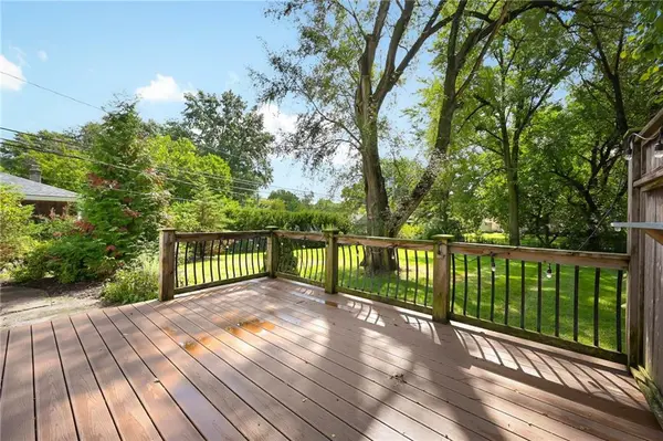 7001 W 68th ST, Overland Park, KS 66204