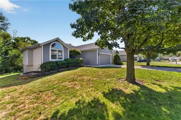 2704 NW Mill DR, Blue Springs, MO 64015