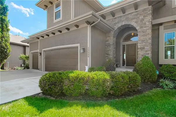15553 W 163rd TER, Olathe, KS 66062