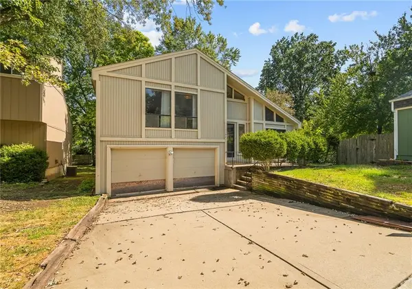 11921 W 66th TER, Shawnee, KS 66216