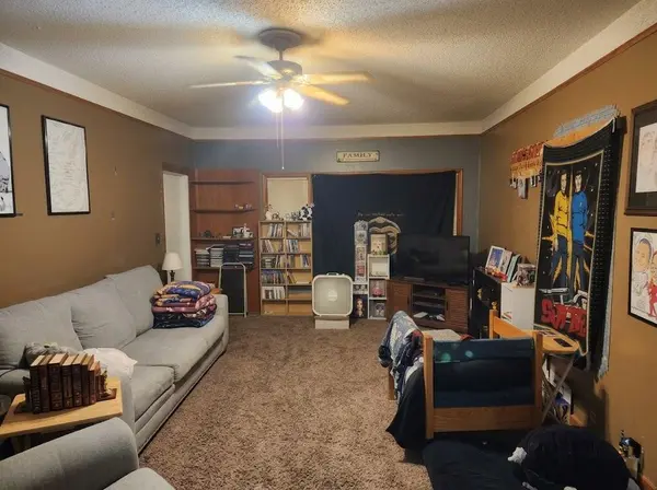 718 W Lyons ST, Mcpherson, KS 67554