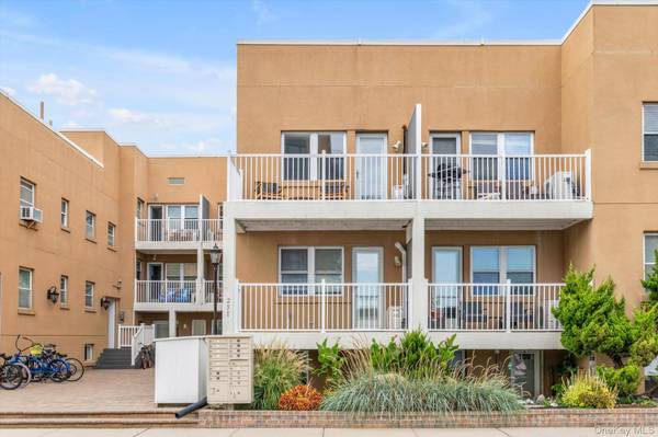 251 W Broadway #210, Long Beach, NY 11561