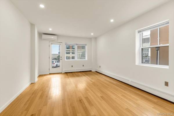 251 W Broadway #210, Long Beach, NY 11561
