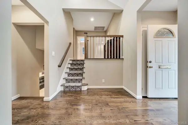 1499 Eric LN, East Meadow, NY 11554