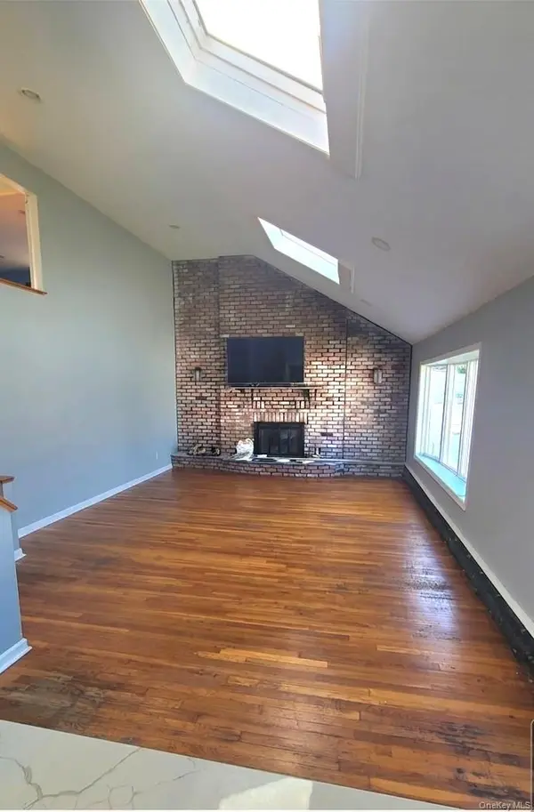 623 Nimrod CT, North Babylon, NY 11703